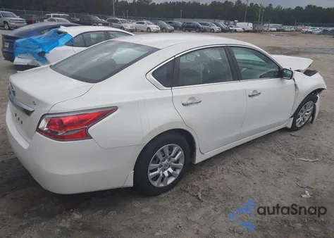 2015 Nissan Altima 2.5 S z USA, uszkodzony, nr VIN 1N4AL3AP0FC486640